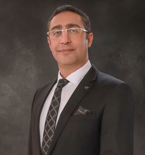 دکتر فرهاد اسماعیلی فوق تخصص ایمپلنت دیجیتال در اصفهان